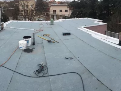 Terrasse inaccessible auto protégée