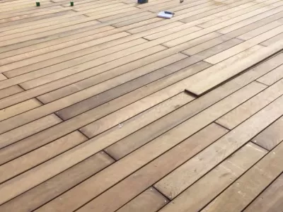 terrasse en lames de bois exotique